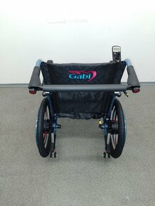 Odlehčený skládací elektrický invalidný vozík - 9