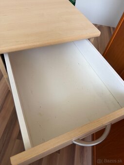 Stôl a šuflíky na kolieskach - 9