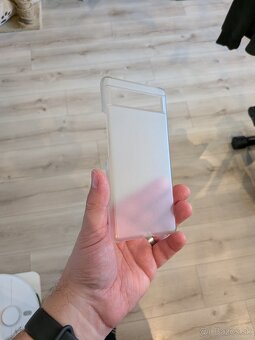 PREDÁM GOOGLE PIXEL 6A | Čierny+ Biely DBRAND skin 128GB - 9