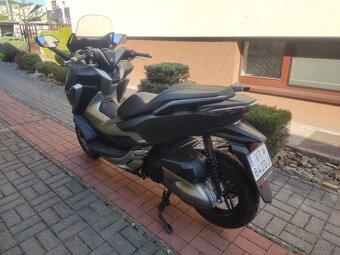 Honda Forza 300 len 405km - 9