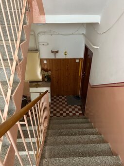 Ponúkam Vám na predaj 3 izbový byt s balkónom s garážou a so - 9