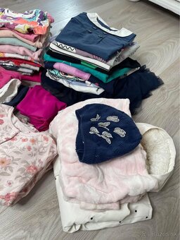Balík oblečenia 92 dievča – šaty, mikiny, bunda – 32 ks - 9
