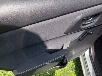 Toyota Auris 1.6 97kw benzín r.2013 M6 - 9