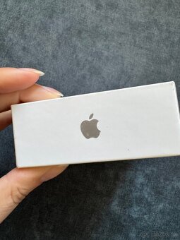 Sluchatka AirPods 4 - 9