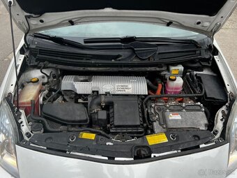 Toyota prius hybrid (2010) - 9