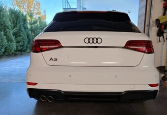 AUDI Čierne lesklé znaky - 9