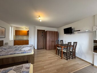 Zabehnutý apartmánový dom na predaj, obec Bobrovec - Liptovs - 9