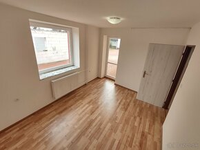 Exkluzívny predaj 6.izb 220m2 RD v obci Horňany a pozemkom - 9