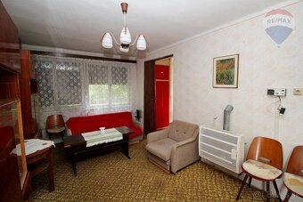 Starší rodinný dom s veľkým pozemkom na predaj Šoporňa, 3787 - 9