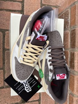 Air Jordan 1 Low x Travis Scott Reverse Mocha - 9