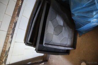 PREDÁM KOMPLET NA VÝROBU BETÓNOVÝCH VÝROBKOV - 9