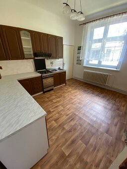 PRENÁJOM 4 IZBOVÉHO RODINNÉHO DOMU V BLÍZKOSTI CENTRA ŽILINY - 9