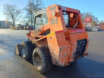 Locust L 903 smykový nakladač - 9
