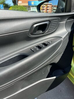 Hyundai i20 Family T-GDi 74kW 7 AT odpočet DPH - 9