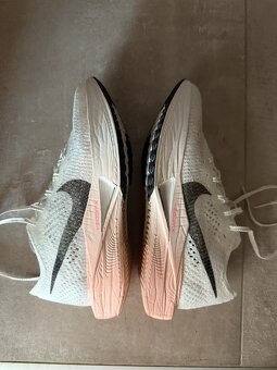 Bežecké topánky Nike Vaporfly 3 / veľ 39 (25 cm) - 9
