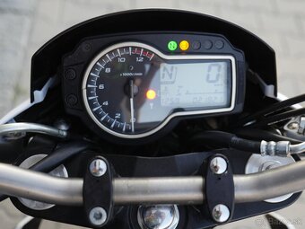 Suzuki GSR 750 ABS - 9