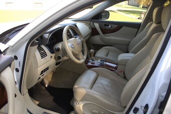 Infiniti QX70 3.0D Premium 175kw AT7 TOP stav - 9