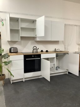 Menšia moderná biela kuchyňa INKA - 9