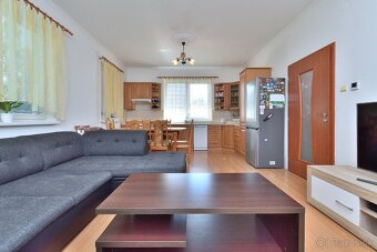 Priestranný 3 izbový dom s dvojgarážou, Kráľovičove Kračany - 9