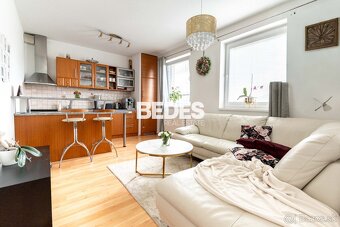 Útulný plne zariadený 2-izbový byt s balkónom pri hrádzi na - 9
