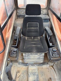 Locust L 1203 smykový nakladač - 9