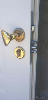 Predám zachovalé vchodové oceľové bezpečn. dvere PRAVÉ - 9