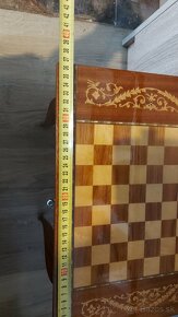 Predám starý detský šachový stolík pri otvorení hrá melodiu - 9