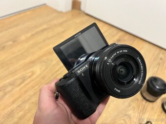 Sony A5100 bezzrkadlovka + dva objektívy - 9