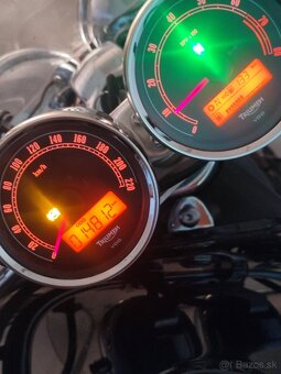 TRIUMPH ROCKET III Roadster - 9