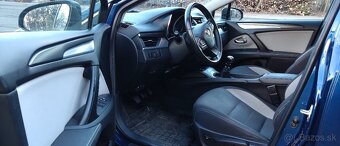 Toyota Avensis 1.8 Valvematic Active - 9