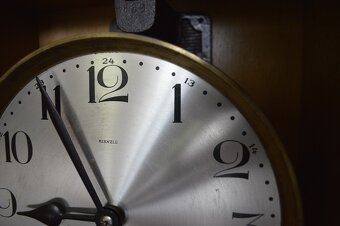 predam krasne nastenne hodiny KIENZLE - 9