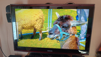2x Samsung 40" LCD TV - 9
