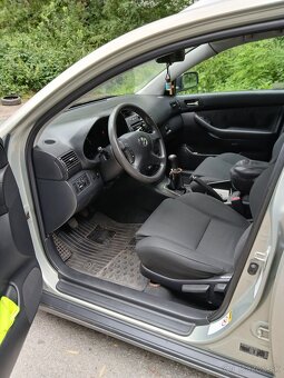Predám Toyotu Avensis Combi - - 9