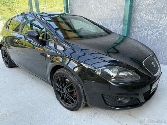 seat leon 1,6 TDI v čiernej metalize - 9