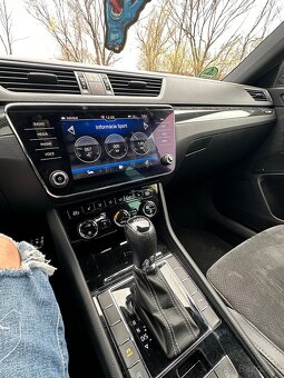 Škoda Superb Combi 2.0 TDI SPORTLINE - 9