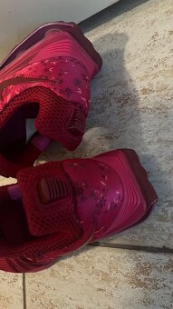 Bežecké tenisky Nike schok - 9