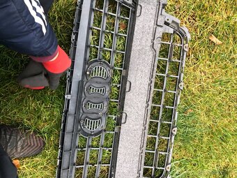 Maska audi a5 07-11 8T0 mrizka do narazniku znakk - 9