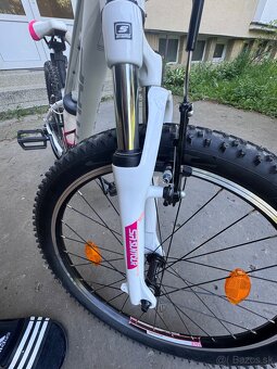 Dievčenský bicykel CUBE Access 240 - AKO NOVÝ - 9