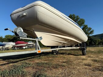 Nafukovací motorový čln (RIB) - GRAND S470L - Mercury 60HP - 9