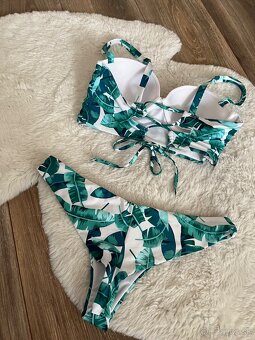 Plavky/bikini s tropickým vzorom - 9