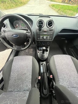 FORD FIESTA 1.3i Futura - 9