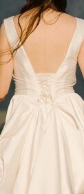 Saténové svadobné šaty - 9