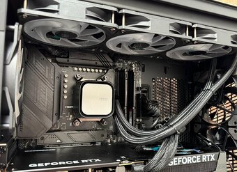 Ryzen 7 7800X3D\64GB\RTX 5070Ti\SSD\1000W Zdroj - 9
