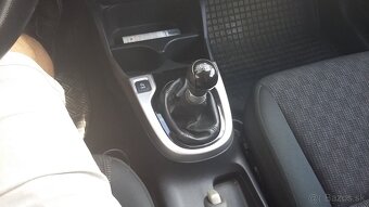 HONDA JAZZ 1.3i-VTEC MT 2015 - 9