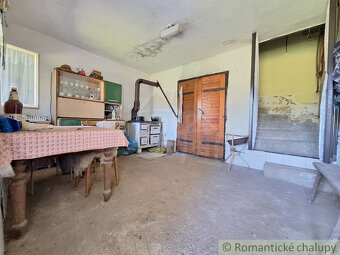 Poschodová chatka s vinohradom v malebnej dedinke Modrany - 9