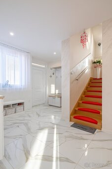 Luxusný 7-izbový dom po rekonštrukcii – Veľký Meder - 9