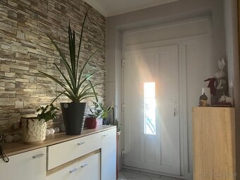 VIDINÁ - RD - 240 m2 - TERASA, BAZÉN, GARÁŽ - 9