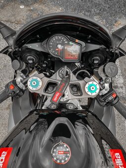 APRILIA RSV1000R FACTORY - 9