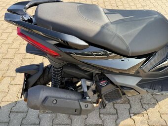 Aprilia SR-GT 125 - 9