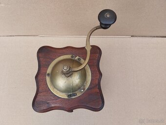 Starý mlyncek na kavu se štítkom - 9